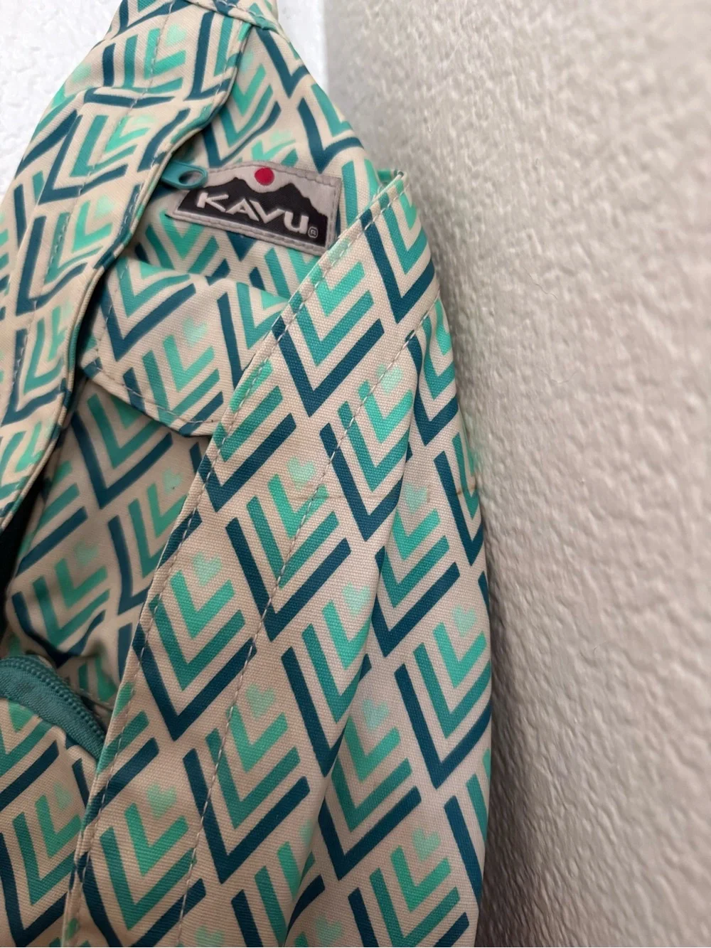 Kavu Teal & White Geo Chevron Rope Sling Backpack